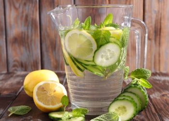 O nouă băutură care face minuni! De ce este bine să consumăm apă cu castravete?
