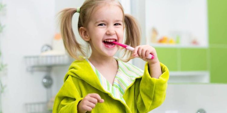 Cum îți poți convinge copilul să aibă grijă de igiena orală