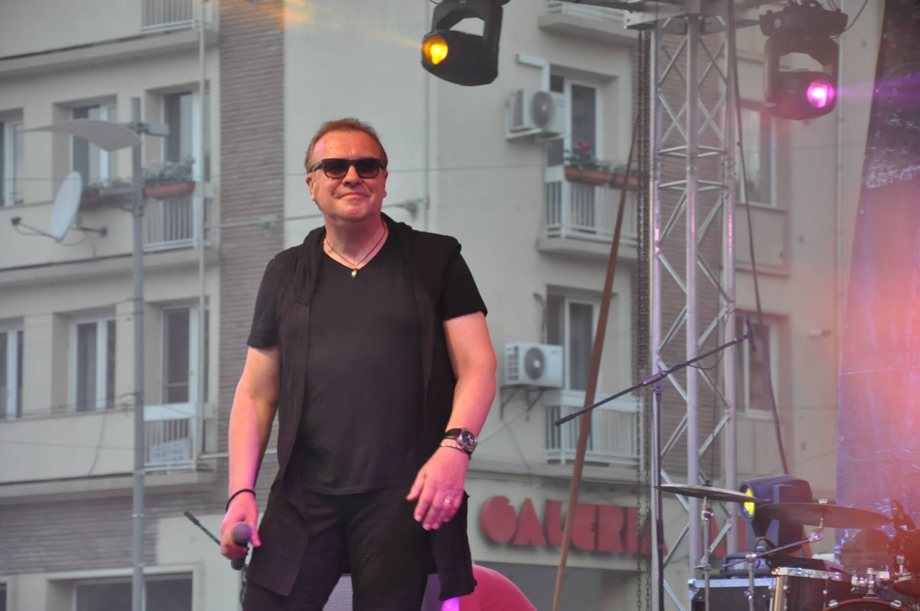 Cum arată Gabriel Cotabiță la 4 ani de la accidentul cerebral. În 2015, artistul a stat o lună în comă