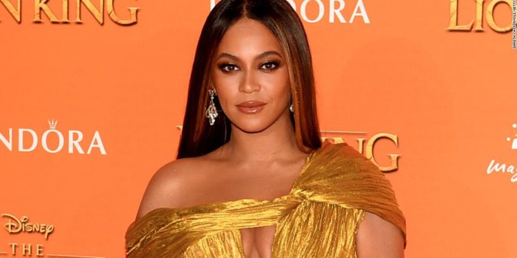 Beyoncé cântă o versiune specială a melodiei „Love on Top” pentru a aduce un omagiu tinerei fane care a murit de cancer cerebral