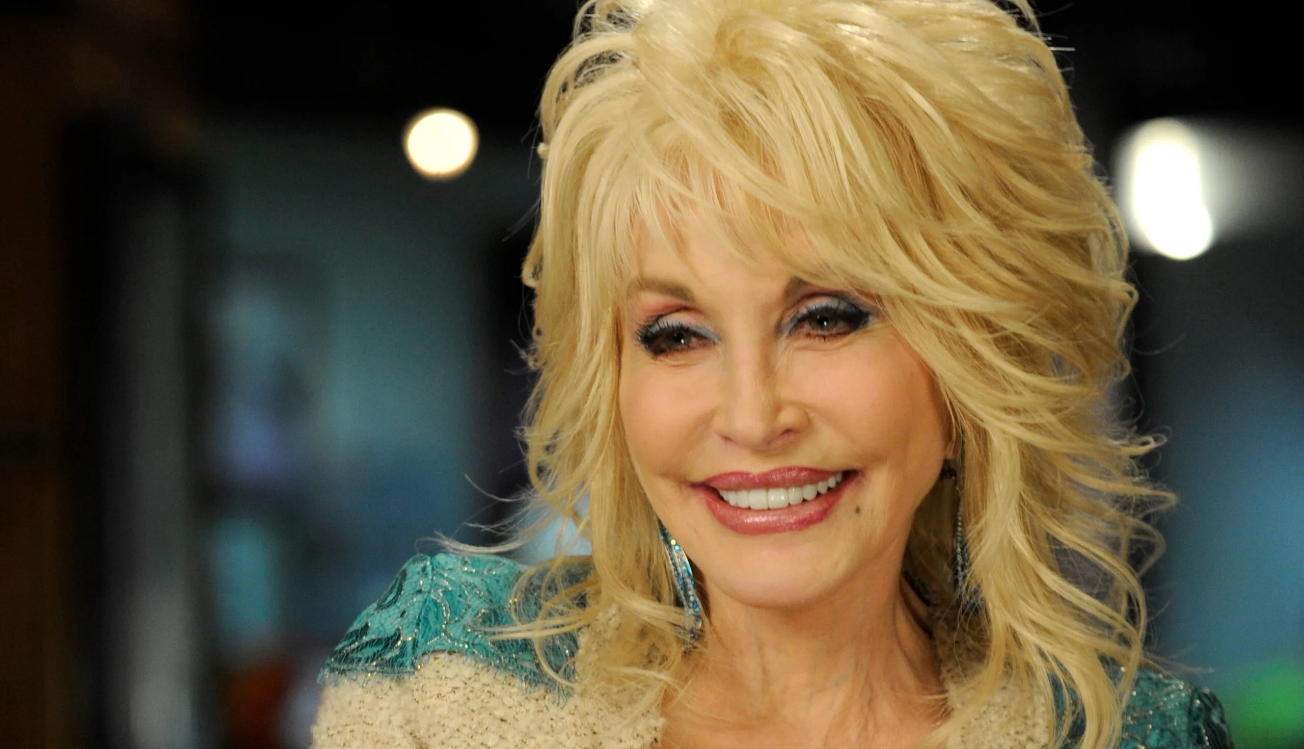 Dolly Parton marchează vaccinarea cu rescrierea melodiei Jolene