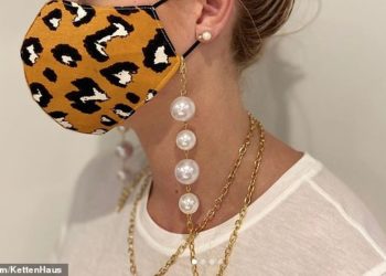 Descoperă noul trend în modă: Masca din mătase, cu lanț de aur și perle