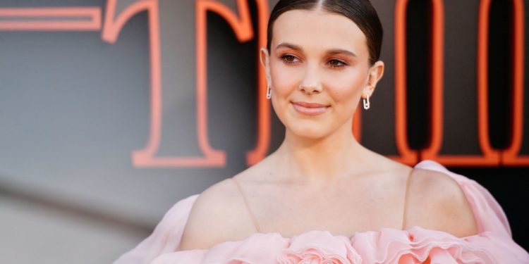 Millie Bobby Brown spune că „Alzheimerul este rău” în tributul pentru bunica sa