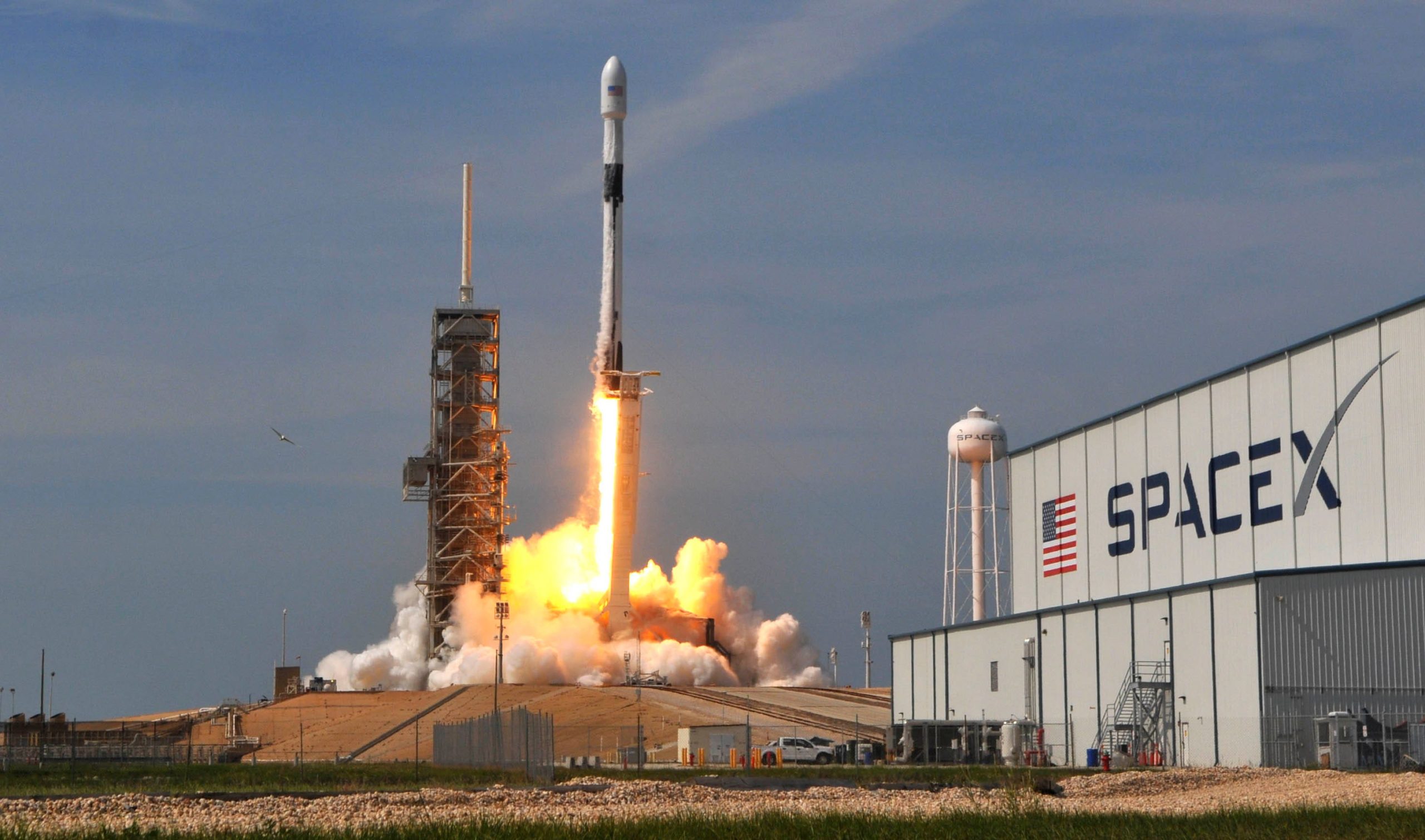 SpaceX a lansat cu succes 60 de noi sateliţi din constelaţia Starlink
