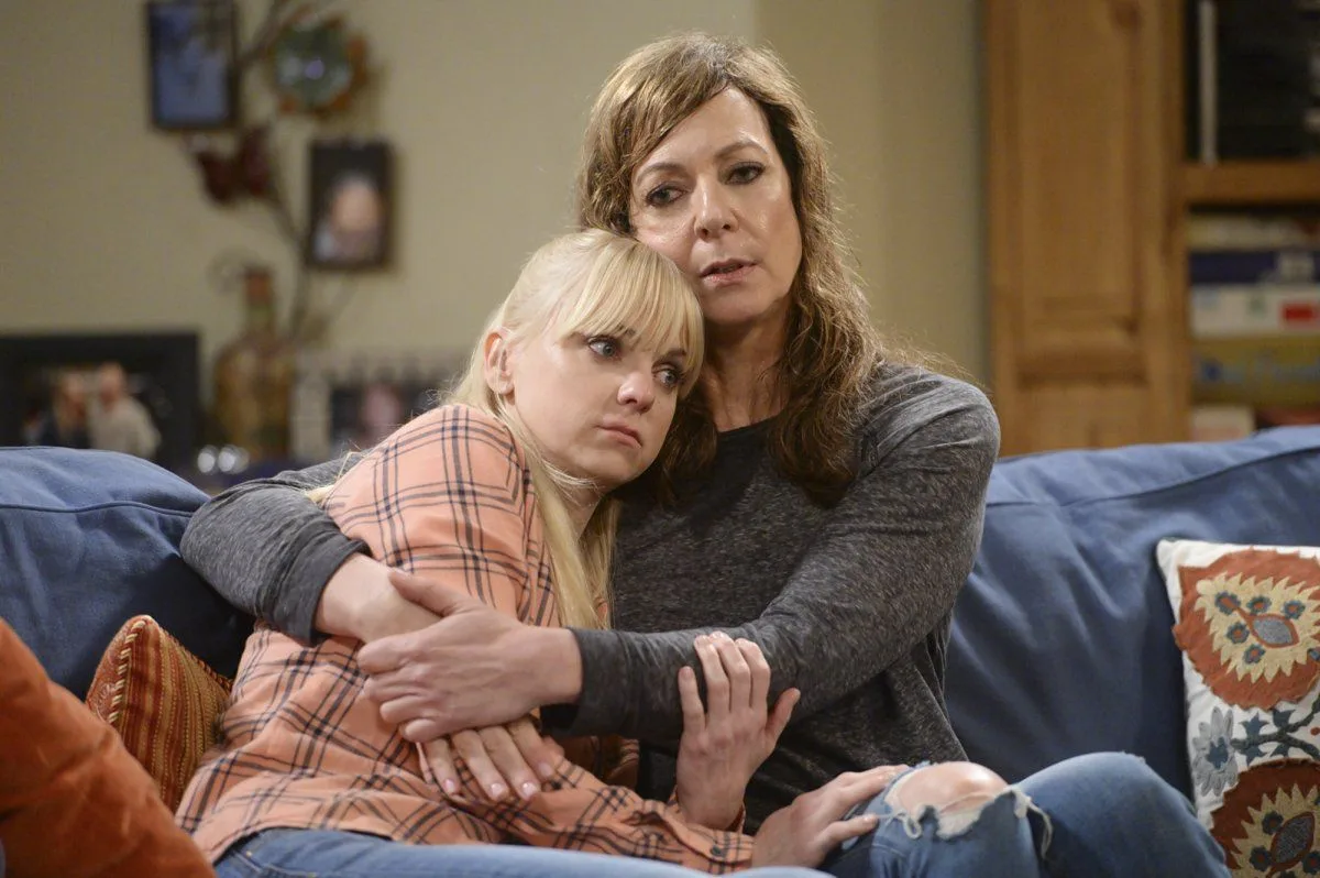 Allison Janney reacționează la faptul că serialul „Mom” se încheie: „Una dintre marile onoruri ale vieții mele”