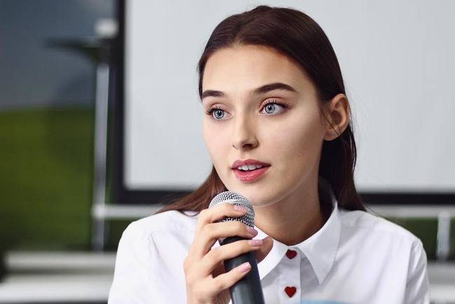 Exclusă de la Miss World, o fostă Miss Ucraina depune plângere în justiţie pentru discriminare