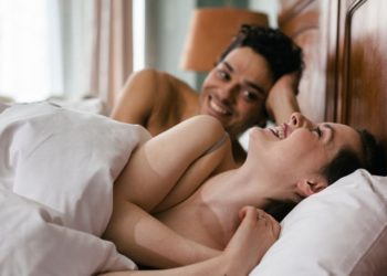 Cum să îți redescoperi dorința fizică și sexuală în relație după un an de pandemie