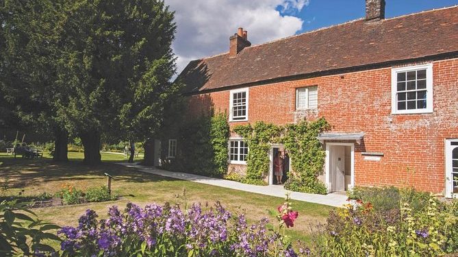 Casa din Chawton a lui Jane Austen „este în pericol” de scurgerile de pe acoperiș