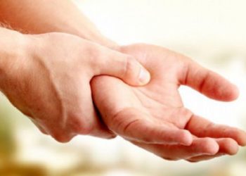 7 Cauze ale mâinilor umflate dimineața