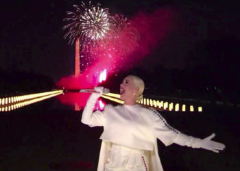 Orlando Bloom plânge în timp ce îi oferă lui Katy Perry ultimul compliment în numele fiicei lor Daisy