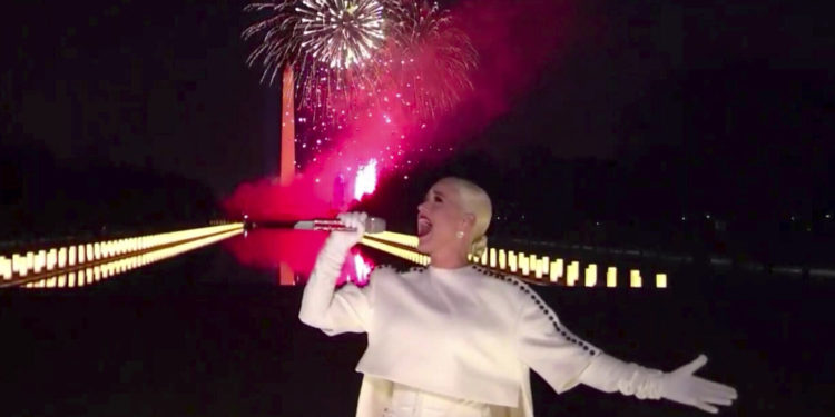 Orlando Bloom plânge în timp ce îi oferă lui Katy Perry ultimul compliment în numele fiicei lor Daisy