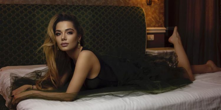 Airyen Vay a lansat „Love Me Like You’re High” o piesă inspirată din realiate