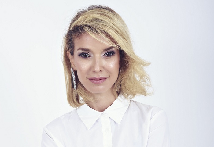 Trucul ieftin pentru ten și păr folosit de Alina Chivulescu la 44 de ani. E la îndemâna oricui