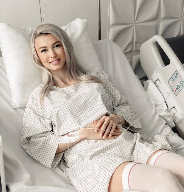 Andreea Bălan a fost pusă la zid, după ce a apărut machiată pe patul de spital. Ce a spus vedeta în apărarea ei