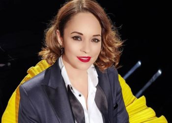 Andreea Marin a fost luată cu Ambulanța de pe stradă.