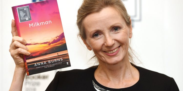 Autoarea romanului Milkman, Anna Burns câștigă un premiu literar de 100.000 EUR