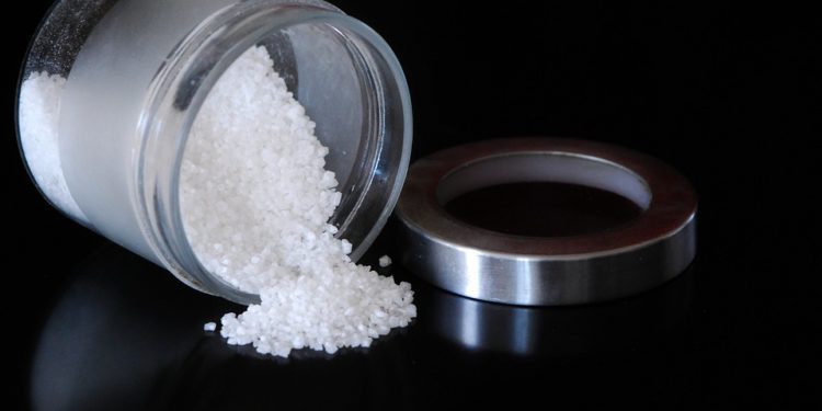 Baia cu sare grunjoasa – beneficii pentru sanatate si frumusete