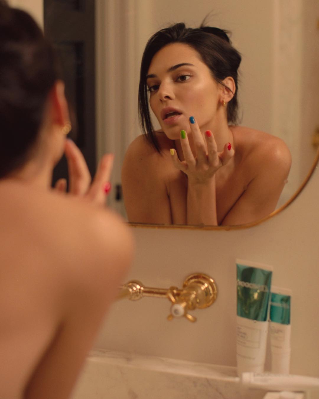 Cardi B și Kendall Jenner își lansează propriile branduri de beauty