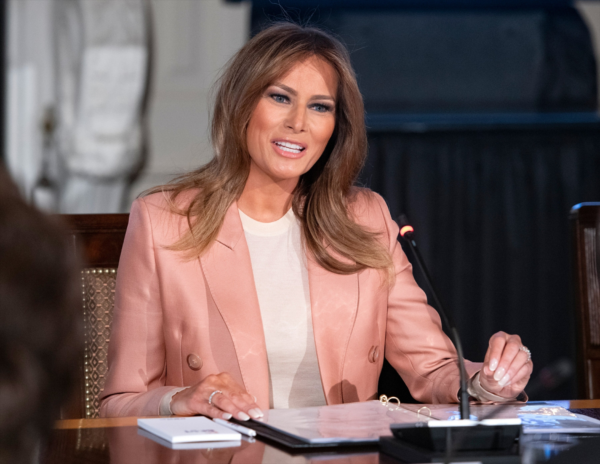 Ce sumă alocă Melania Trump lunar pentru garderoba sa