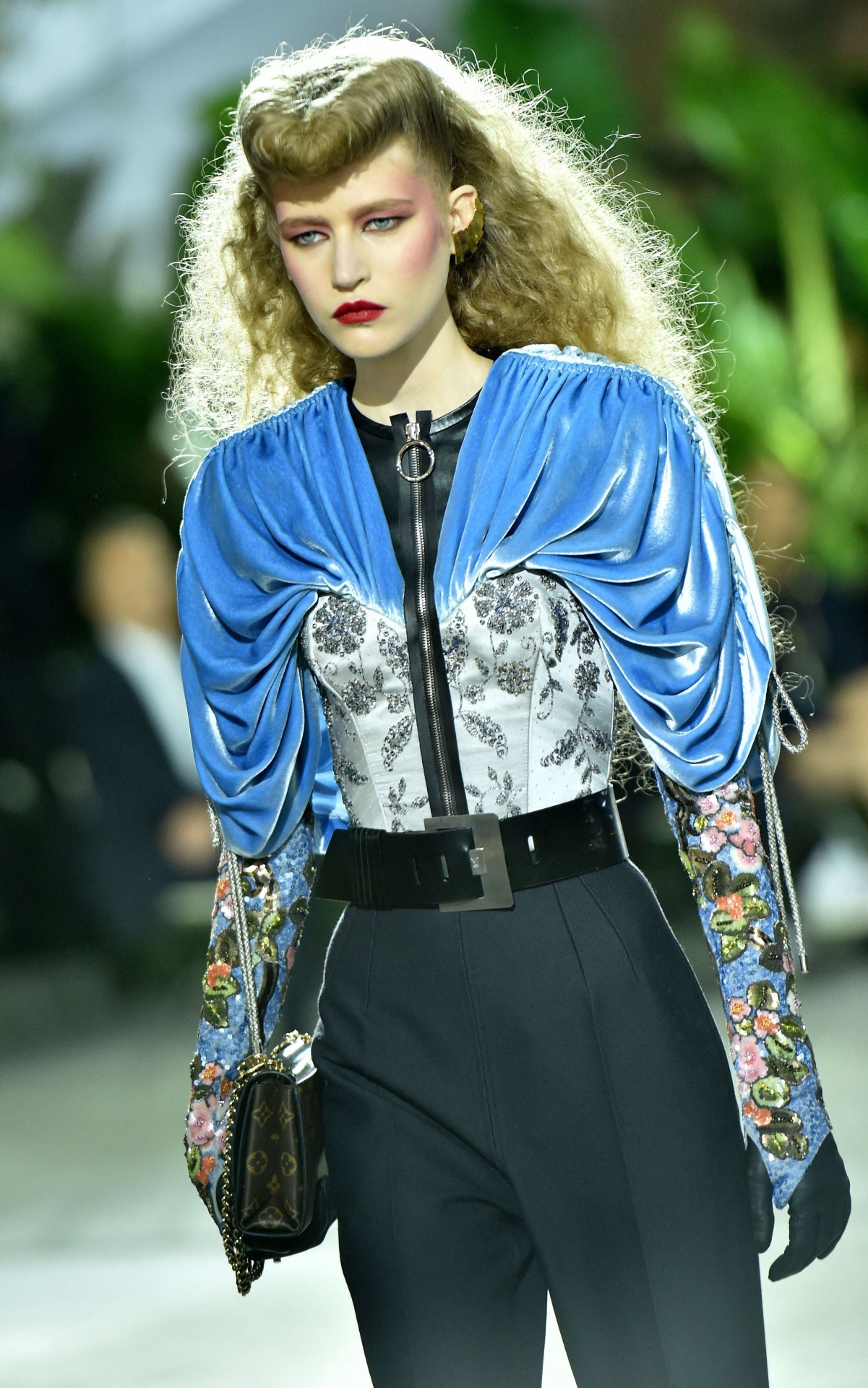 Ce trebuie să știi despre colecția Louis Vuitton Cruise 2020