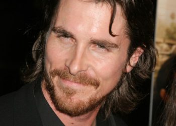 Christian Bale și mama lui nu și-au vorbit 10 ani! Ce l-a ținut pe „Batman” departe de familie