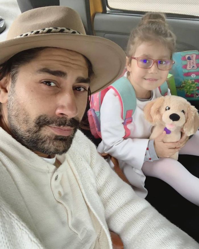 Primele poze cu Connect-R, Misha și Maya, fiica lor, din vacanța petrecută la Disneyland