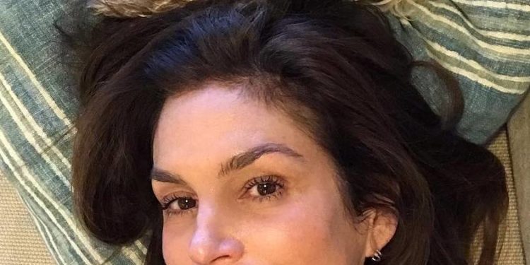 Cum arată rutina de dimineață a lui Cindy Crawford! Îi ia mai puțin de 10 minute