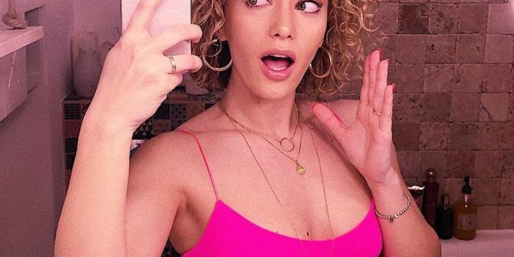 De ce a venit Alexia Talavutis fără geantă la un eveniment monden