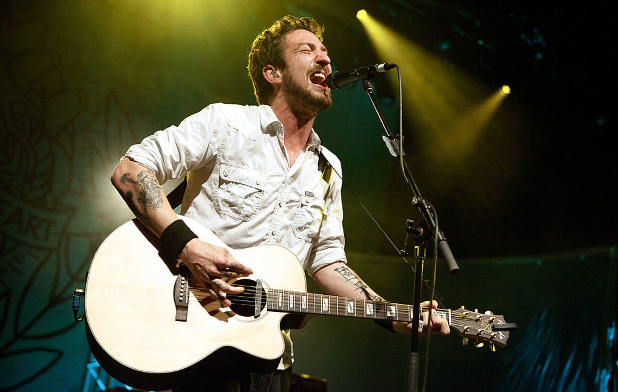 Frank Turner continuă concertele live pentru susținerea locațiilor cu dificultăți