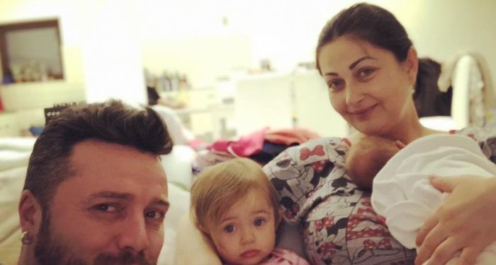 Gabriela Cristea și-a scos fetele în parc. Se bucură din plin de rolul de mămică