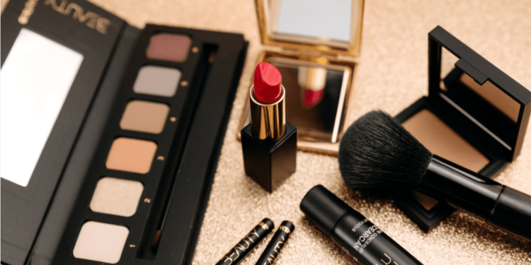 Acidul hialuronic și pudra de diamant stau la baza produselor de machiaj Gerovital Beauty