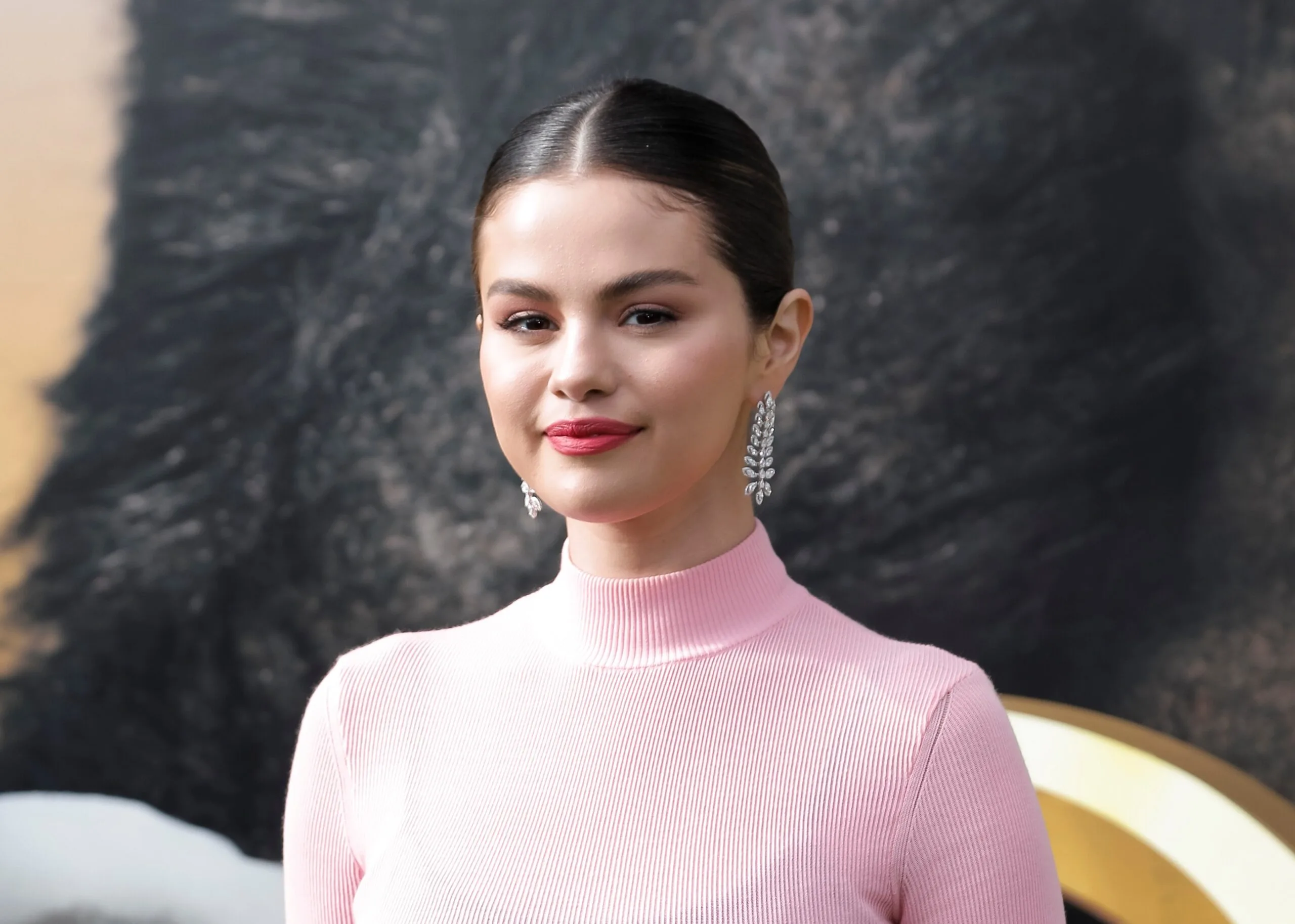 Selena Gomez a mărturisit de ce atât de mulți ani din viața ei trăiți în confuzie și îndrăgostire, au meritat efortul