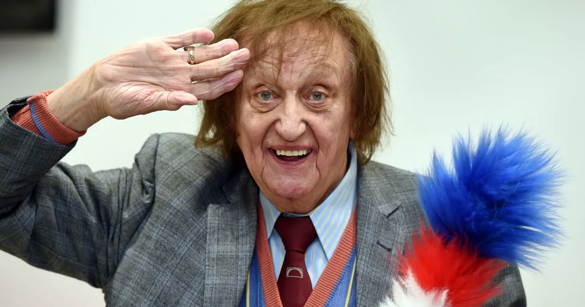 Pietrele funerare ale lui Sir Ken Dodd și Cilla Black „vandalizate”