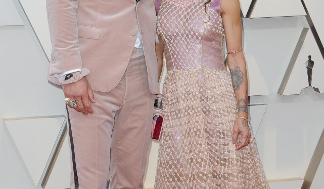 Jason Momoa a purtat un costum creat de Karl Lagerfeld, la Premiile Oscar 2019
