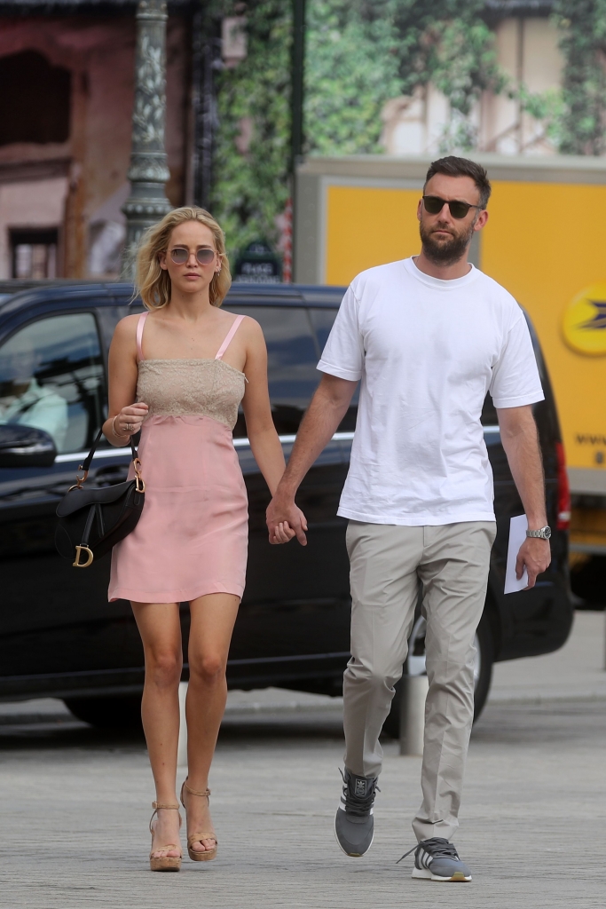 Rochia purtată de Jennifer Lawrence la petrecerea de logodnă. Cine i-a creat-o