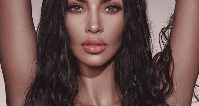 Kim Kardashian suferă de psoriazis. Cumplita boală i-a atins și fața!