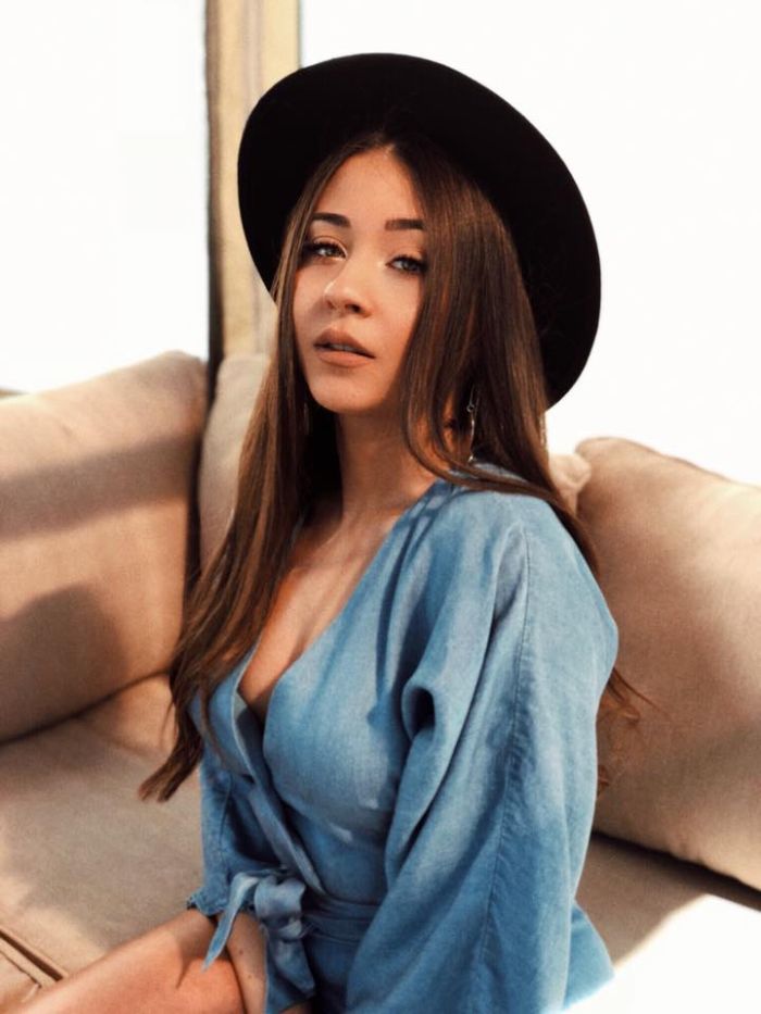 Cum și-a ales Nicole Cherry numele de scenă: ”Părinții și rudele mereu făceau glume pe seama mea”