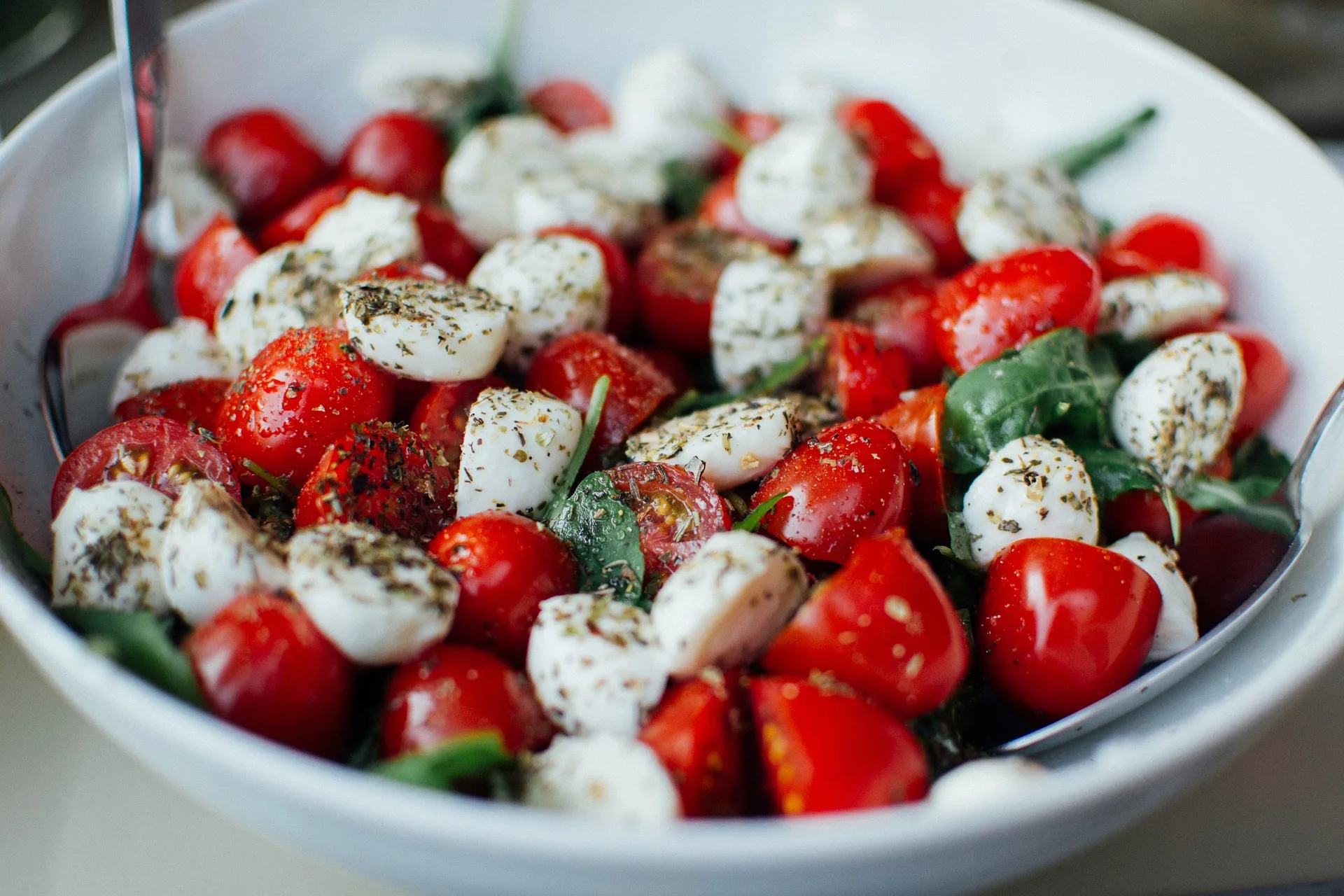 Salata de brânză cu roșii- prieten sau dușman al dietelor de slăbit?
