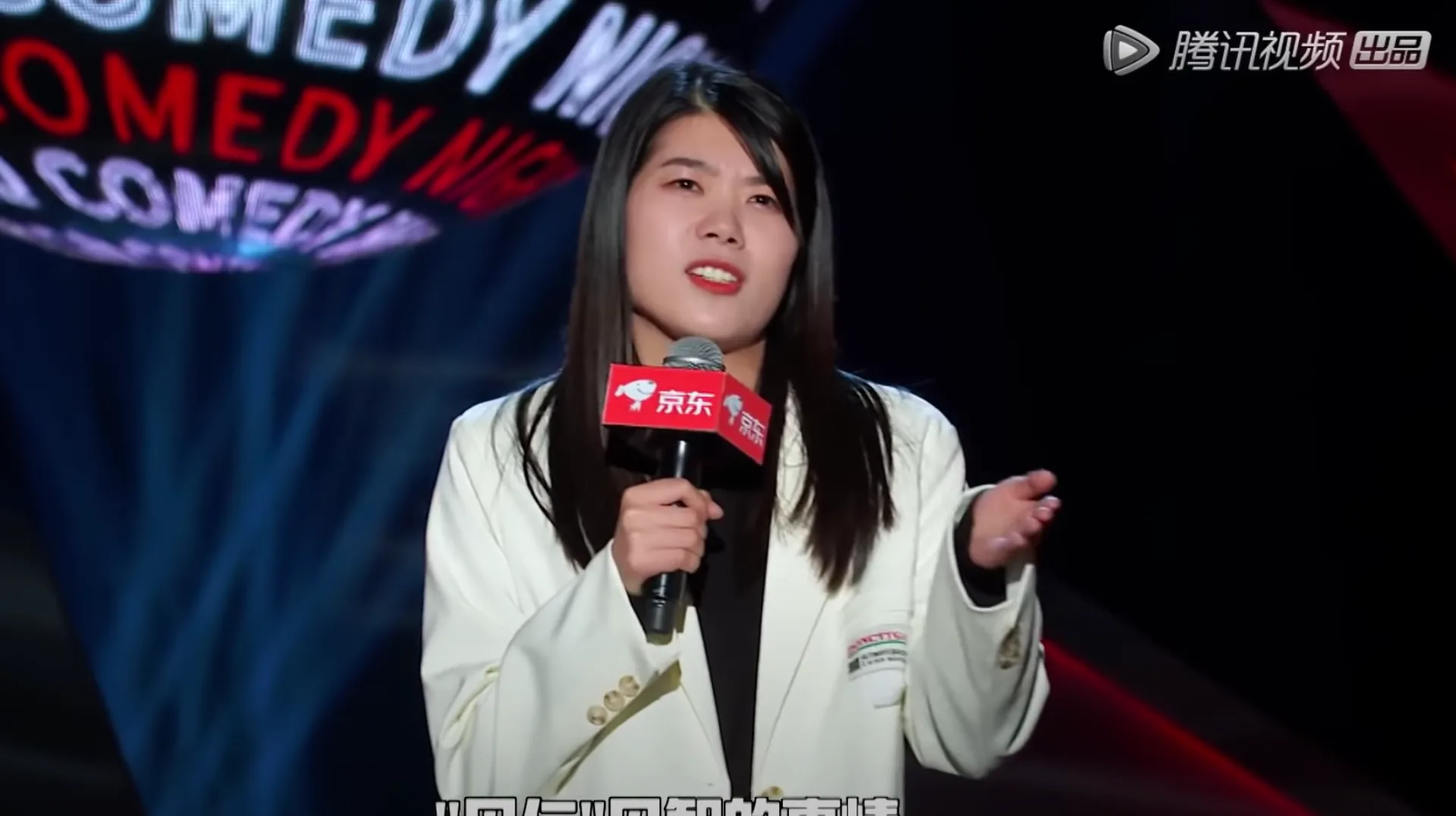 „Regina punchline”  Yang Li care a jignit bărbații chinezi prin stand-up comedy
