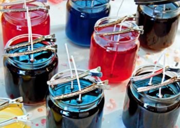 Cum să reorganizați și să refolosiți recipientele pentru lumânări