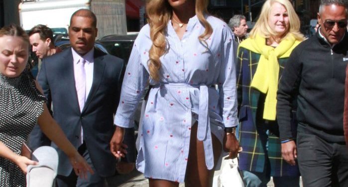 Serena Williams, cu lenjeria la vedere pe străzile din New York. Jucătoarea de tenis are un look nou