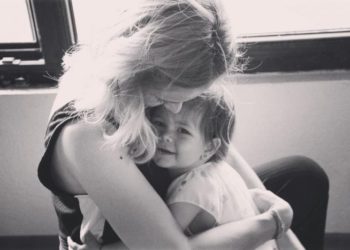 Cu ce probleme se confruntă Simona Gherghe de când a adus pe lume și al doilea copil: „O vedeam că suferă şi nu puteam să o ajut”