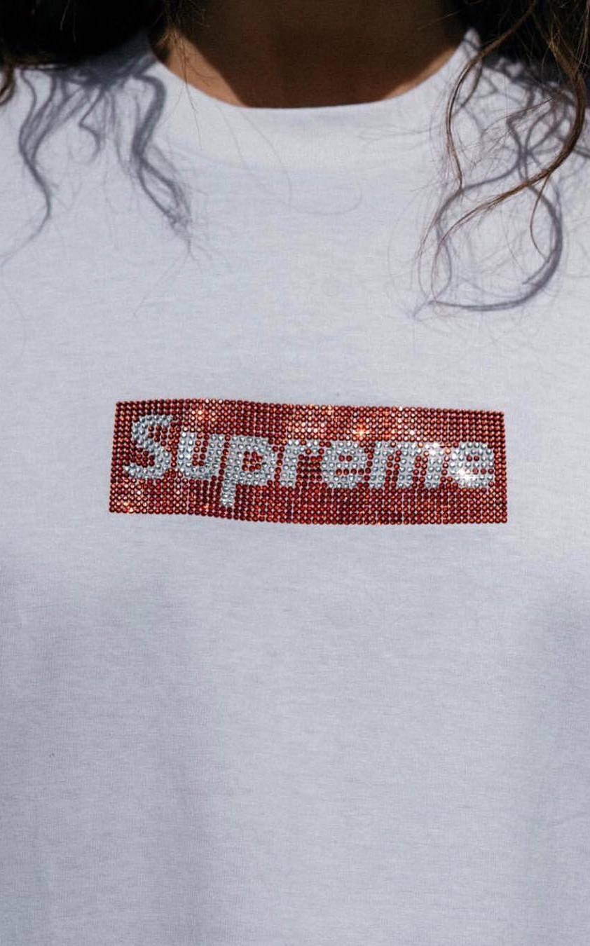 Supreme, colecție aniversară 25 de ani! S-au folosit mii de cristale Swarovski