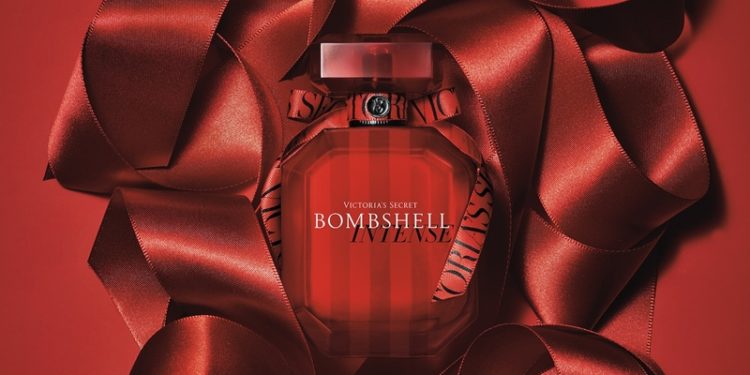 Noul parfum Bombshell Intense de la Victoria’s Secret