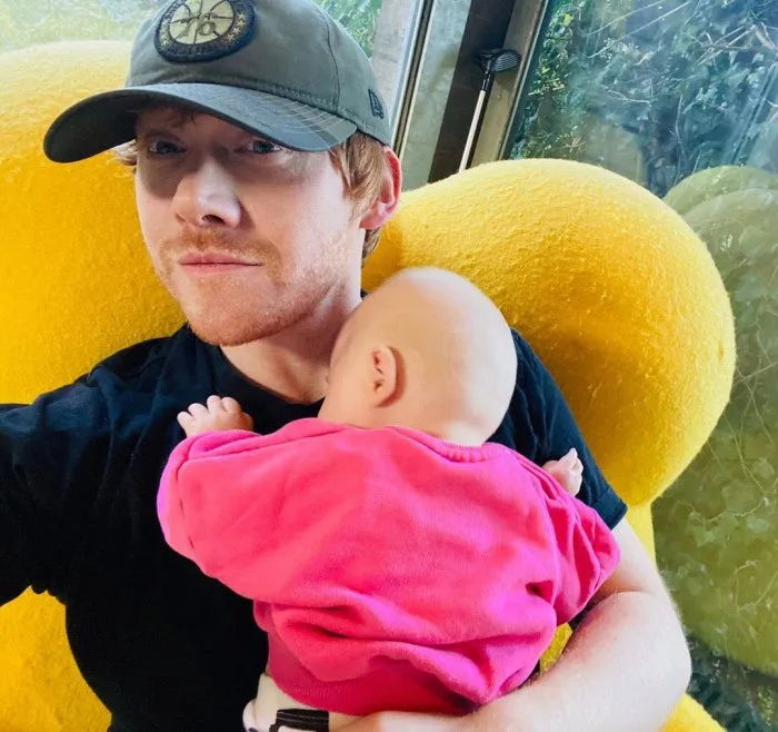 Rupert Grint postează fotografia fiicei sale la debutul său pe Instagram