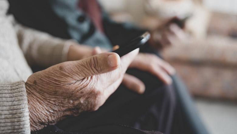 Pensionar japonez, reținut după ce a sunat de circa 24.000 de ori la serviciul clienți al unei companii de telefonie