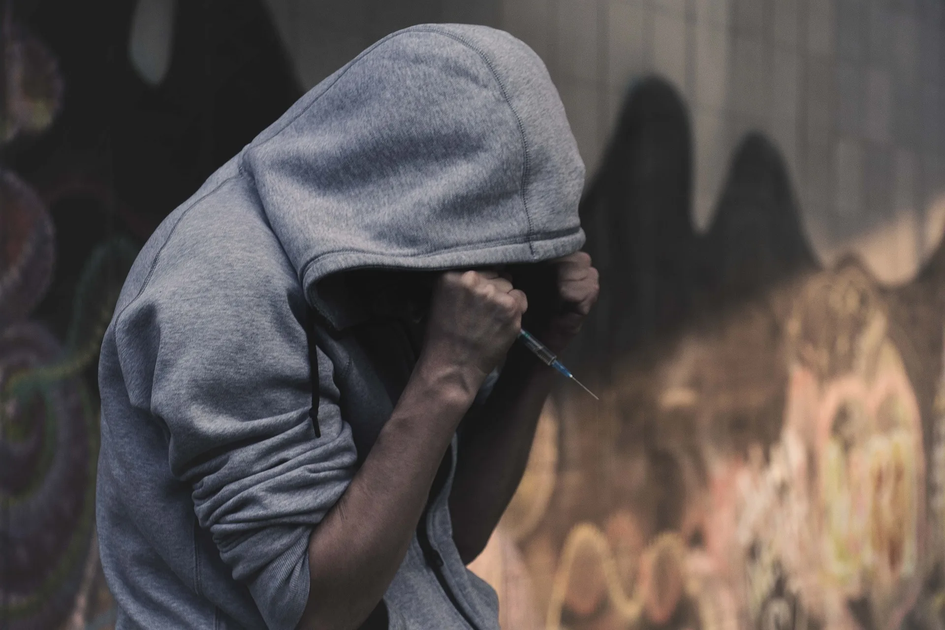 Timișoara aduce o nouă victimă în cazul fenomenului „Zombie”. Cum a fost găsit tânărul care se drogase
