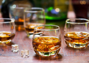 Consumul moderat de alcool protejează împotriva bolilor de inimă