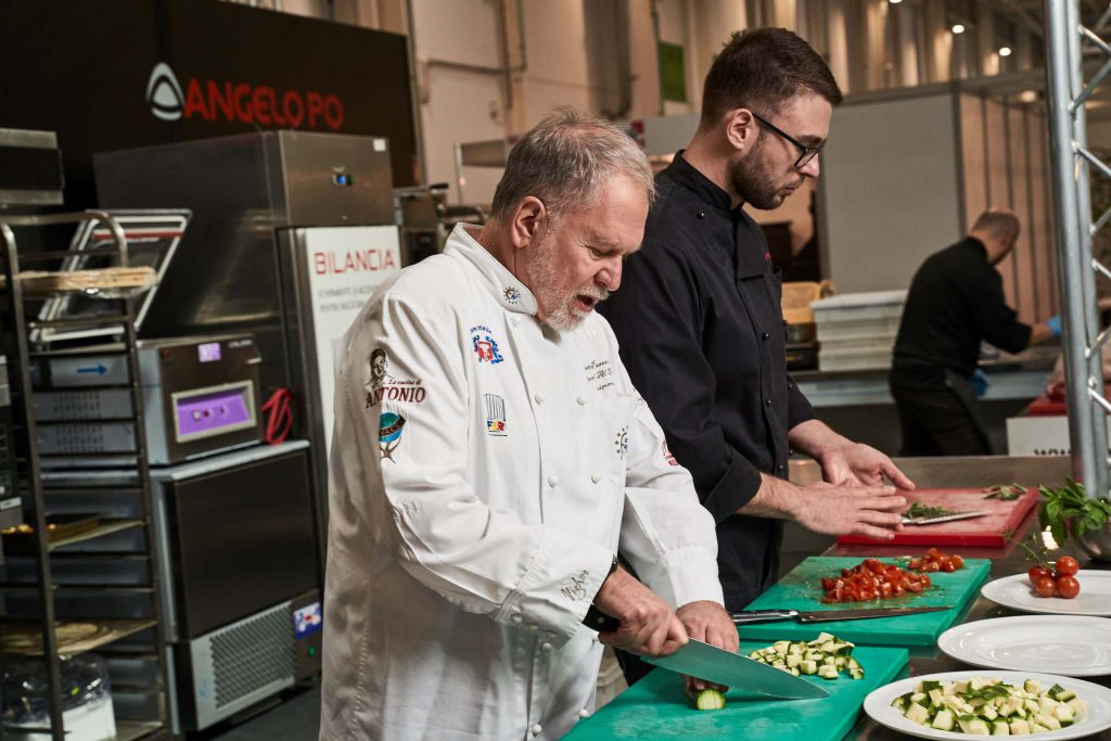 Antonio Passarelli și-a adus fiul în România și lucrează împreună! Michael e tot bucătar