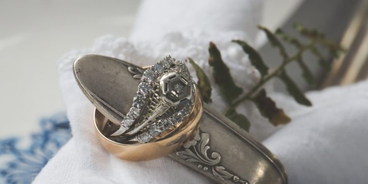 Mic ghid de stil: cum să porți argintul și aurul în același timp